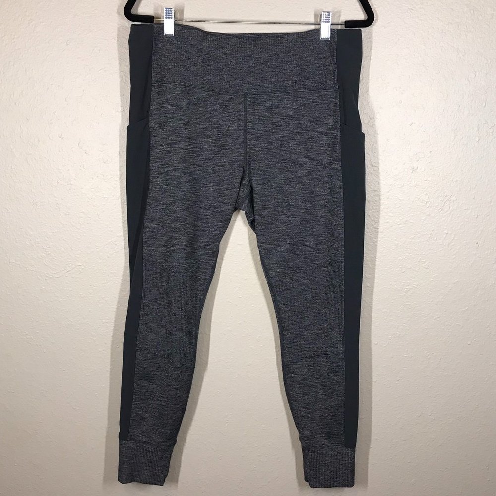 Athleta Gray Space Dye High Rise w/ pockets 7/8 length  Fitness Yoga Leggings